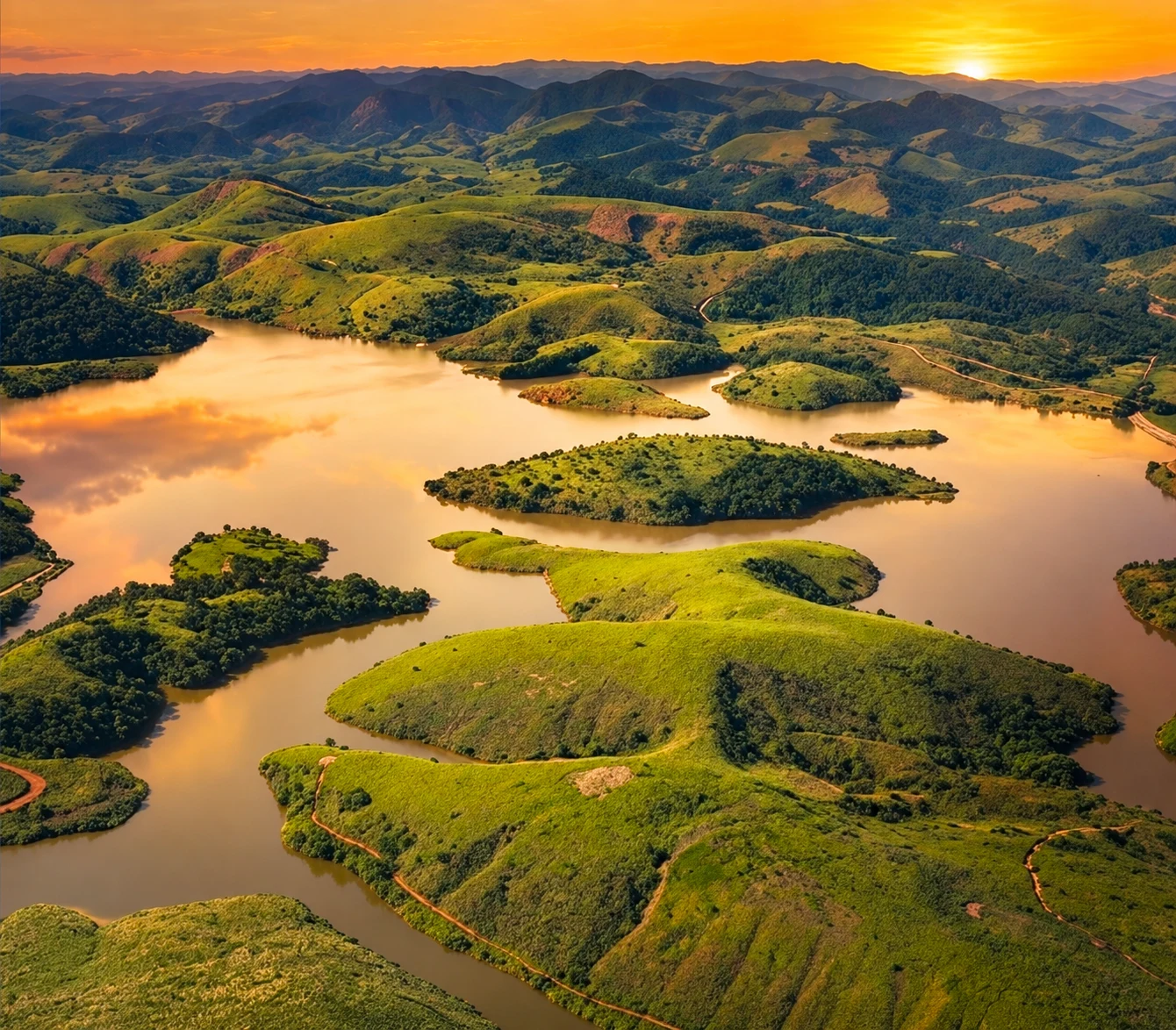 Imagem aérea ilustrativa das montanhas e águas da região de Três Rios